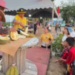 สวนทุเรียนลุงอิ๊ด แจกทุเรียน 10 สายพันธุ์ 1,000 กิโลกรัม พร้อมแข่งปอก-กินเร็ว