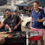 วันหยุดแรก! “นายกฯ” เดินตลาดหัวหิน ใส่บาตร-ซื้อเมนูโปรด ก่อนตรวจสถานีรถไฟหัวหิน