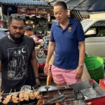 วันหยุดแรก! “นายกฯ” เดินตลาดหัวหิน ใส่บาตร-ซื้อเมนูโปรด ก่อนตรวจสถานีรถไฟหัวหิน