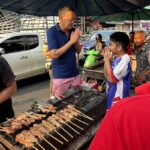 วันหยุดแรก! “นายกฯ” เดินตลาดหัวหิน ใส่บาตร-ซื้อเมนูโปรด ก่อนตรวจสถานีรถไฟหัวหิน