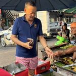 วันหยุดแรก! “นายกฯ” เดินตลาดหัวหิน ใส่บาตร-ซื้อเมนูโปรด ก่อนตรวจสถานีรถไฟหัวหิน
