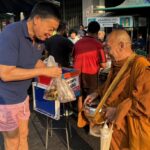 วันหยุดแรก! “นายกฯ” เดินตลาดหัวหิน ใส่บาตร-ซื้อเมนูโปรด ก่อนตรวจสถานีรถไฟหัวหิน