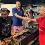 วันหยุดแรก! “นายกฯ” เดินตลาดหัวหิน ใส่บาตร-ซื้อเมนูโปรด ก่อนตรวจสถานีรถไฟหัวหิน
