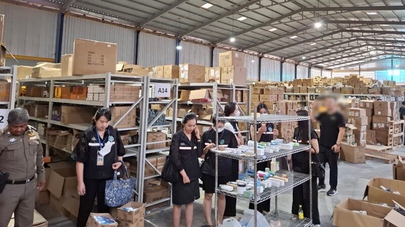 ทลายโกดังเครื่องสำอางปลอมยี่ห้อดัง ส่งขายออนไลน์ยอดสูงกว่า100ล้านบาท
