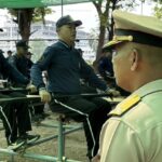 ประธาน คตร. ตรวจเยี่ยมกำลังพลฝีพายเรือพระราชพิธี ที่อยู่ระหว่างการฝึกบนเขียงฝึก
