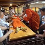 ศรัทธาแน่นวัด “ปิดทอง-เปลี่ยนผ้าครอง“ หลวงพ่อสิงห์ ลูกศิษย์แห่สักการะกราบไหว้