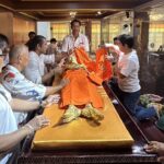 ศรัทธาแน่นวัด “ปิดทอง-เปลี่ยนผ้าครอง“ หลวงพ่อสิงห์ ลูกศิษย์แห่สักการะกราบไหว้