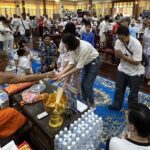 ศรัทธาแน่นวัด “ปิดทอง-เปลี่ยนผ้าครอง“ หลวงพ่อสิงห์ ลูกศิษย์แห่สักการะกราบไหว้