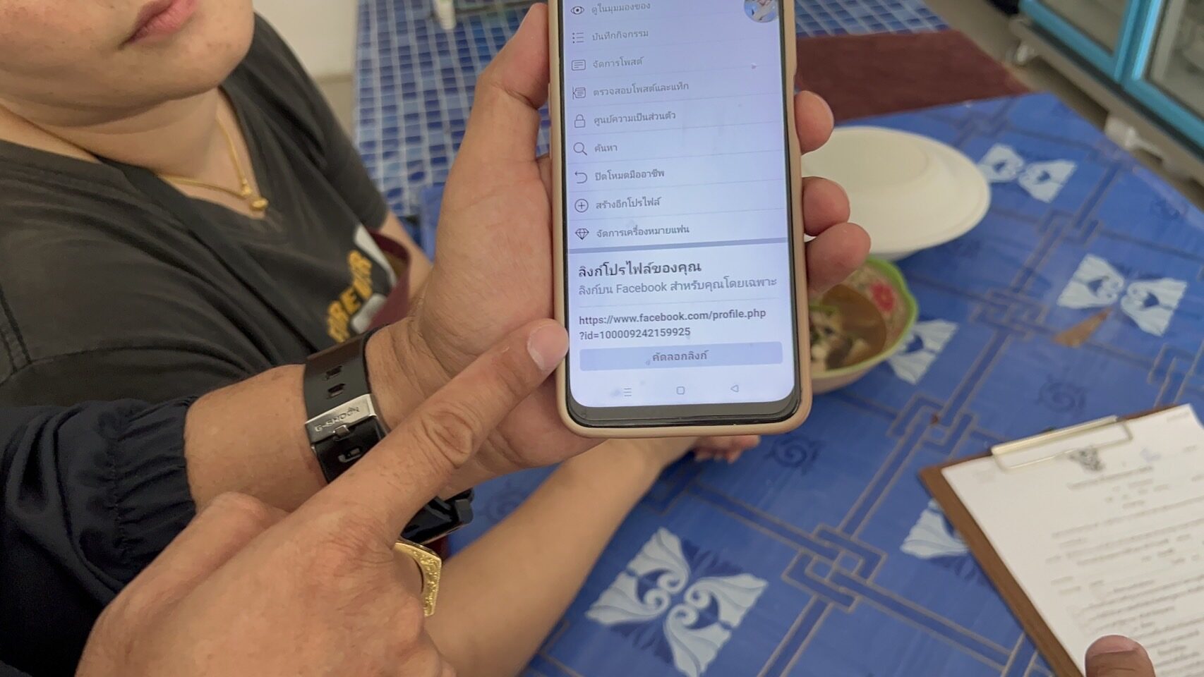 ขายก๋วยเตี๋ยวไม่รวยขายหวยดีกว่า จับแม่ค้าโพสต์ขายสลากออนไลน์ อ้างหารายได้เสริม