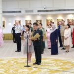กระชับสัมพันธ์ ผู้ช่วยทูตทหาร-ภริยา 19 ประเทศ แสดงความยินดี ผู้บัญชาการทหารสูงสุด