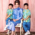 สมฉายาเจ้าแม่คอนเทนต์ ชมพู่ อารยา ควง 3 แสบ ถ่ายแบบชุดวันสงกรานต์ ชาวเน็ตแซวตากล้องต้องสู้ชีวิต