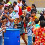 สงกรานต์กรุงเก่าสุดคึกคัก นักท่องเที่ยวเล่นสาดน้ำกับช้าง คลายร้อนอุณหภูมิสูง 41 องศาได้ดี
