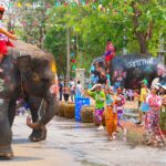 สงกรานต์กรุงเก่าสุดคึกคัก นักท่องเที่ยวเล่นสาดน้ำกับช้าง คลายร้อนอุณหภูมิสูง 41 องศาได้ดี