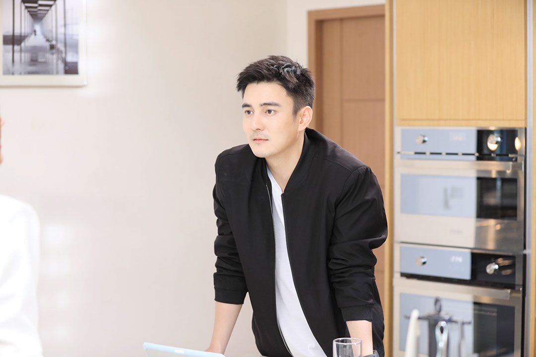 เบื้องหลังมายา
