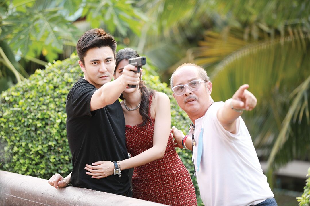 เบื้องหลังมายา