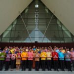 ปค. นำทัพ 75 อำเภอ! รับโล่รางวัลอำเภอและองค์กรคุณธรรมต้นแบบโดดเด่น