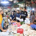 “พาณิชย์” ตรวจตลาดบรรยากาศคึกคัก สินค้าราคาทรงรับสงกรานต์