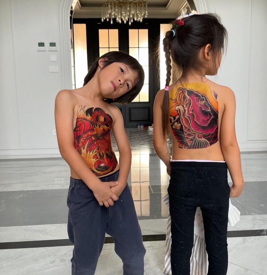 มีก้า มีย่า โชว์TATTOO