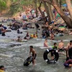 ระอุทะลุ 40 องศา ชาวโคราชแห่เล่นน้ำตกวังเณร คลายร้อนสนุกสนาน ร้านอาหารคึกคัก