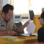 คึกคัก สมัคร สว. วันแรก แห่ยื่นเอกสาร กกต.กำชับ ห้ามเด็ดขาด เปิดจำนวนผู้สมัคร-รายชื่อ