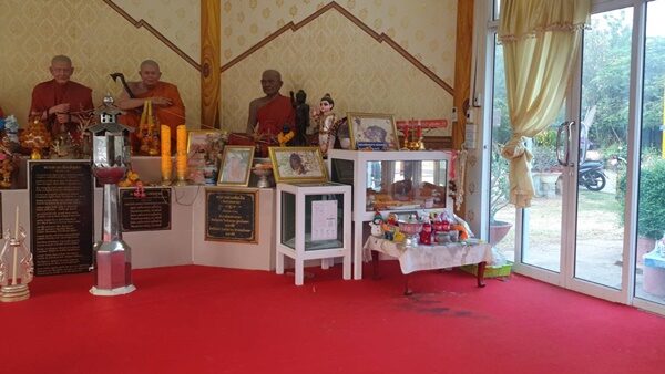 ให้โชคมาแล้วหลายคน แห่ขอหวย ลูกกรอก หลวงพ่อกุมาร ส่องตรงนี้เห็นชัด ๆ ได้ เลขเด็ดงวดนี้ 4 ตัว เผยที่มา เชื่อมาให้โชคลาภคนในหมู่บ้าน