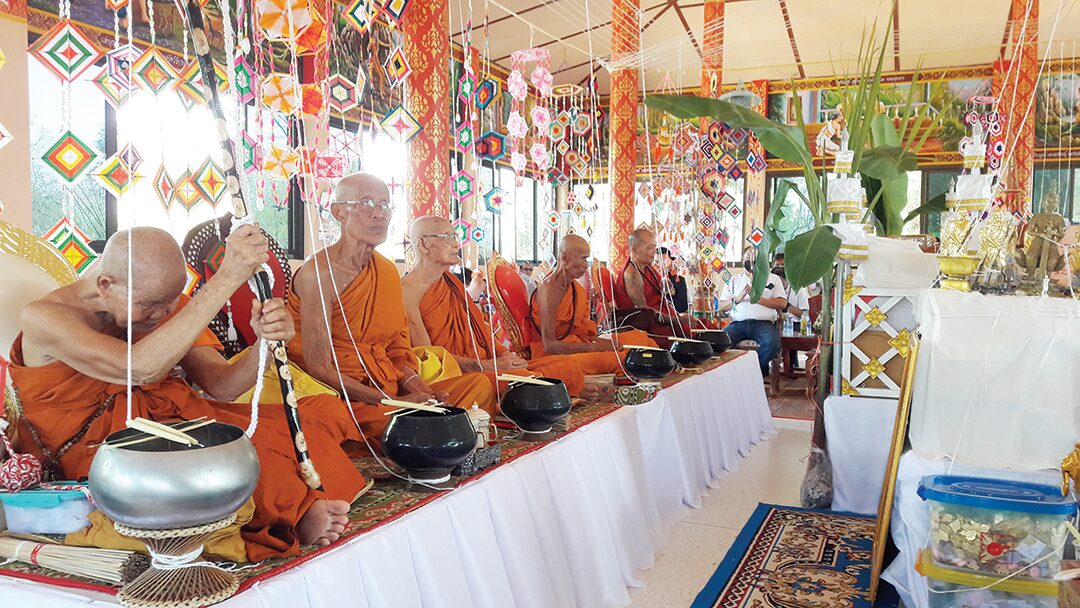 ข่าวสดพระเครื่อง - เหรียญรวยสมปรารถนาหลวงปู่ขำ สมทบสร้างเจดีย์วัดบ้านหนองแดง