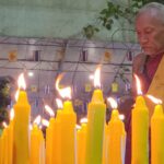 ชาวบ้านแห่ร่วมพิธีจุดเทียนชัย 5เดือน5 แน่นวัดดัง ส่องเลขอ่างอาบน้ำมนต์เห็นชัดเล็งเสี่ยงโชค