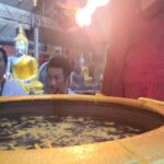 ชาวบ้านแห่ร่วมพิธีจุดเทียนชัย 5เดือน5 แน่นวัดดัง ส่องเลขอ่างอาบน้ำมนต์เห็นชัดเล็งเสี่ยงโชค