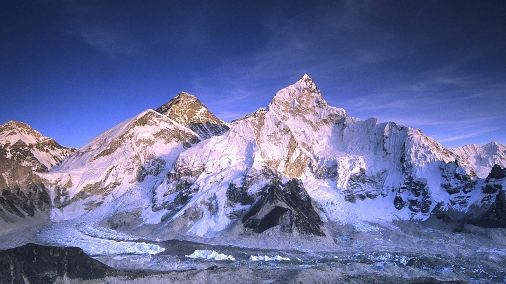 สุดสลด 2 นักปีนเขาชาวมองโกล “เสียชีวิต” หลังเพิ่งพิชิด “ยอดเขาเอเวอเรสต์”