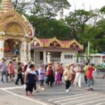 ร้อนจัดแล้งหนัก ชาวบ้านแห่นางแมวขอฝน รอบปราสาทหินพิมาย ใช้เหมียวปูนปั่นแทนตัวเป็นๆ