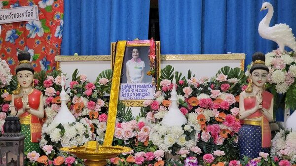 ทำตามคำสั่งเสีย ลูกชาย จัดรถเห่-แดนเซอร์ เต็นยับสนั่นวัด วันเผาศพแม่ เผย คำขอสุดท้าย เล่าวันสูญเสีย เตรียมซื้อเลขเด็ดอายุ-ปีเกิด