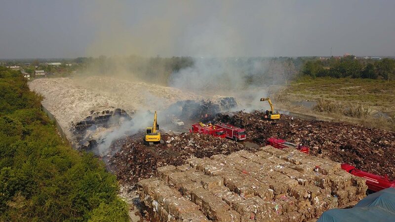 คาด3วันถึงจะดับสนิท ไฟไหม้กองกระดาษโรงงานรีไซเคิล เสียหายกว่า 200 ล้าน