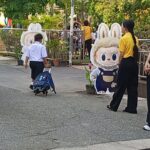 ไอเดียเก๋ โรงเรียนนำป้ายสแตนดี้ลาบูบู้โชว์ เปิดเทอมปีนี้ มีแต่ความสดใส เด็กๆไม่ร้องไห้