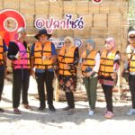 ชาวนราฯ คลายร้อน ล่องเรือเที่ยว ชมความอุดมสมบูรณ์ สายน้ำอารยธรรม คลองปูลาไซร์