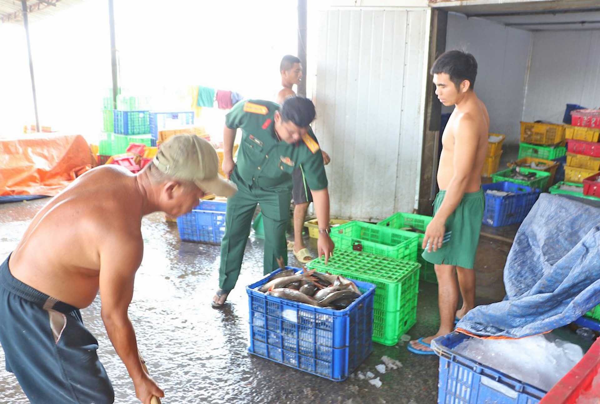 เวียดนามระอุหนัก! ปลาหลายแสนตัว “ลอยแพตายเกลื่อน” คาอ่างเก็บน้ำ