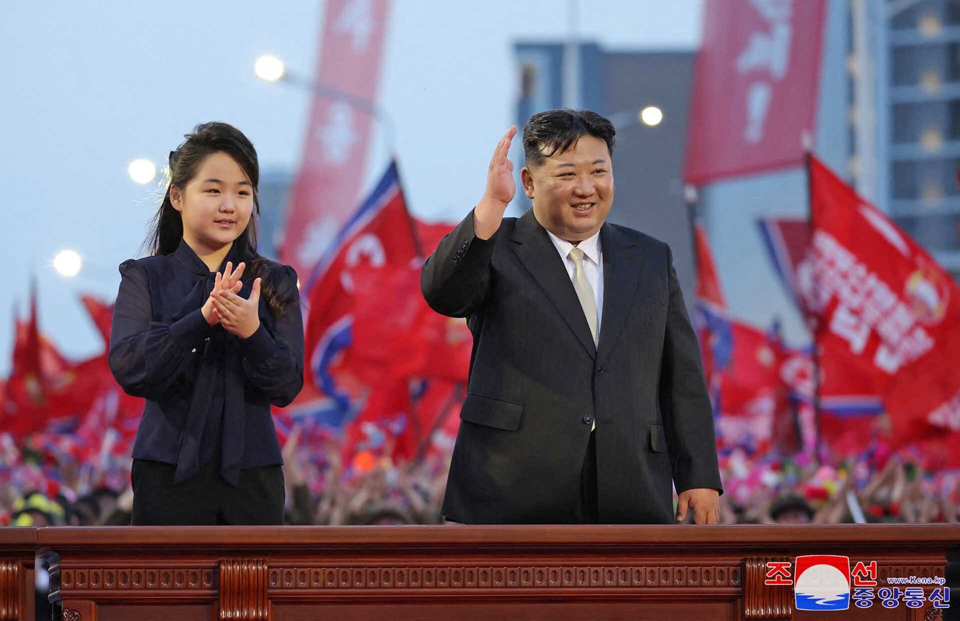 เกาหลีใต้แบนเอ็มวี คิม จองอึน “พ่อผู้เป็นมิตร-ผู้นำยิ่งใหญ่” ชี้ละเมิดกฎหมายมั่นคง