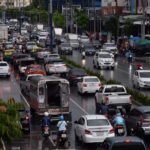 อ่วม ฝนตกกระหน่ำชั่วโมงเดียว ทำน้ำท่วมหนัก-จราจรติดหนึบ ระดมเครื่องสูบเร่งระบายน้ำ