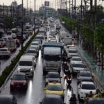 อ่วม ฝนตกกระหน่ำชั่วโมงเดียว ทำน้ำท่วมหนัก-จราจรติดหนึบ ระดมเครื่องสูบเร่งระบายน้ำ