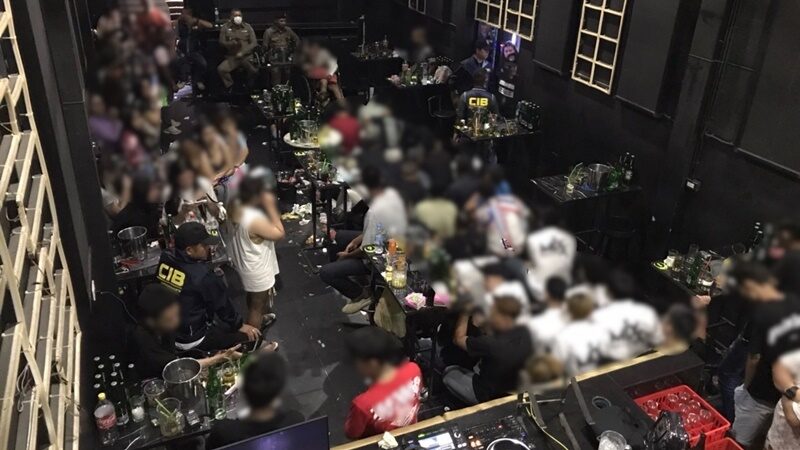 ลุยจับผับดังกลางเมืองสะเดา ผงะยาเสพติดเพียบ เจอนักเที่ยวฉี่ม่วง19ราย มีต่างร่วมชาติด้วย 