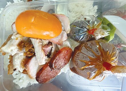 สวรรค์ในครัว - ข้าวหมูแดง-หมูกรอบ นครสนุก แยกวรจักร