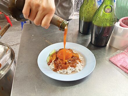 สวรรค์ในครัว - ข้าวหมูแดง-หมูกรอบ นครสนุก แยกวรจักร