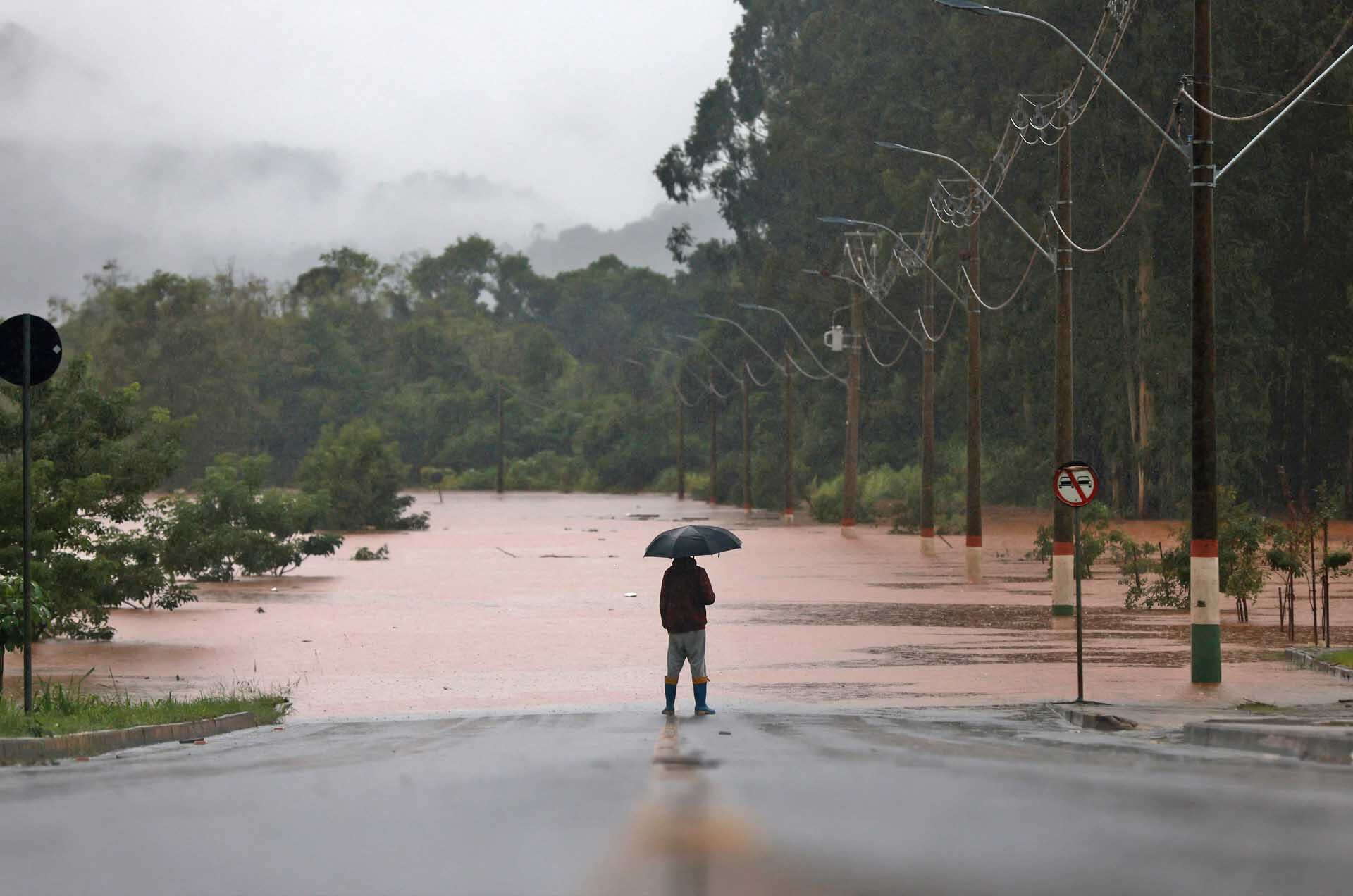 ฝนถล่มบราซิล! หวั่นดับพุ่ง 30 ศพ กว่า 3,000 คนหนีตาย กระทบเกือบ 20,000 คน