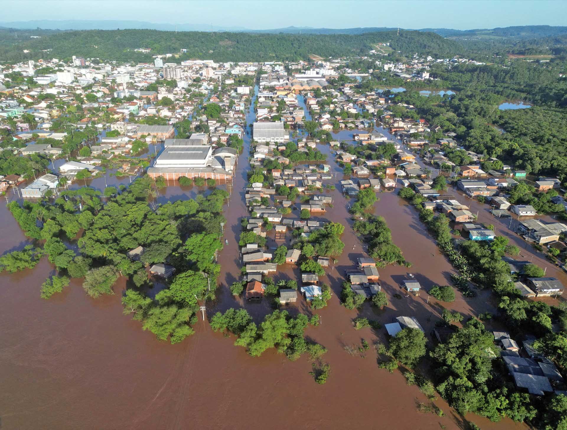 ฝนถล่มบราซิล! หวั่นดับพุ่ง 30 ศพ กว่า 3,000 คนหนีตาย กระทบเกือบ 20,000 คน