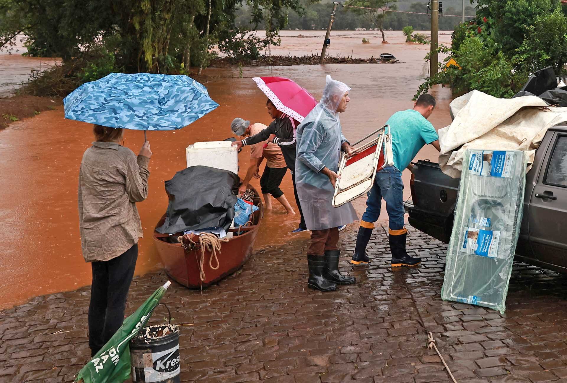 ฝนถล่มบราซิล! หวั่นดับพุ่ง 30 ศพ กว่า 3,000 คนหนีตาย กระทบเกือบ 20,000 คน