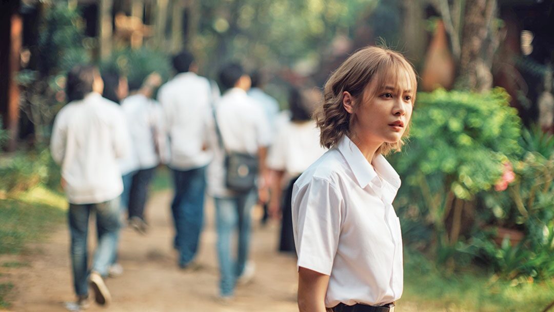 เบื้องหลังมายา
