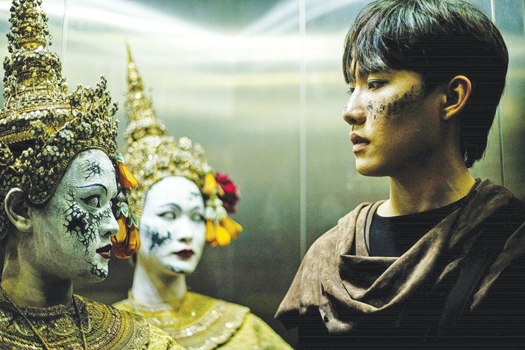 เบื้องหลังมายา