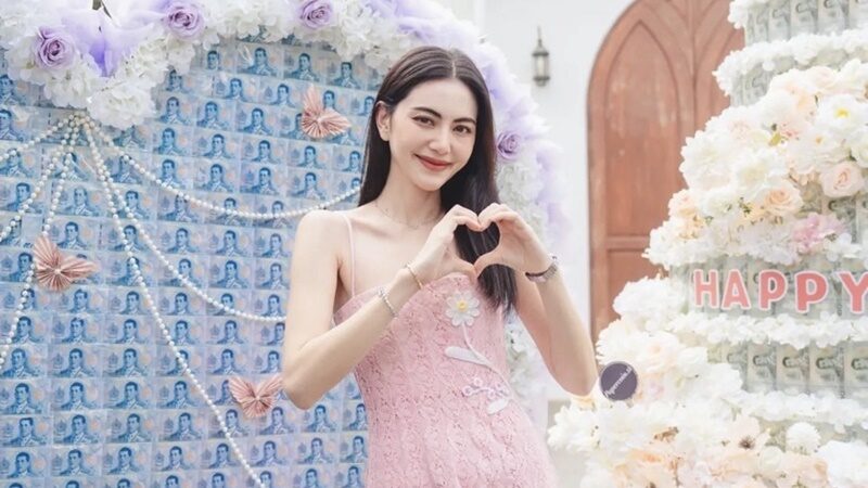 ใหม่ ดาวิกา