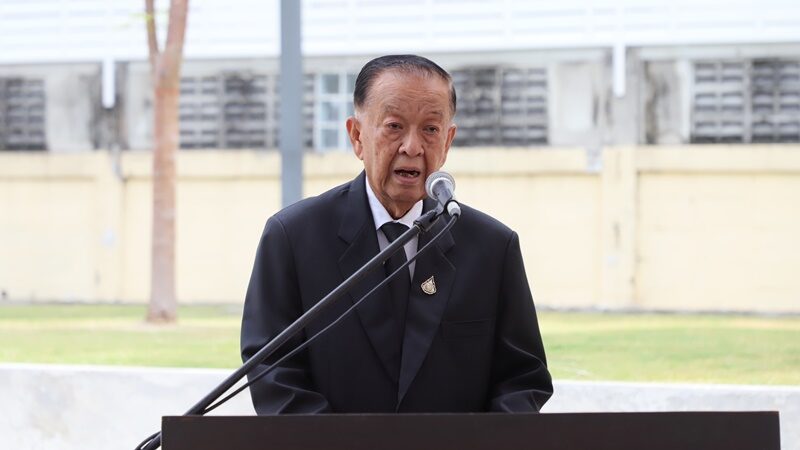นายวันมูหะหมัดนอร์ มะทา ประธานรัฐสภา