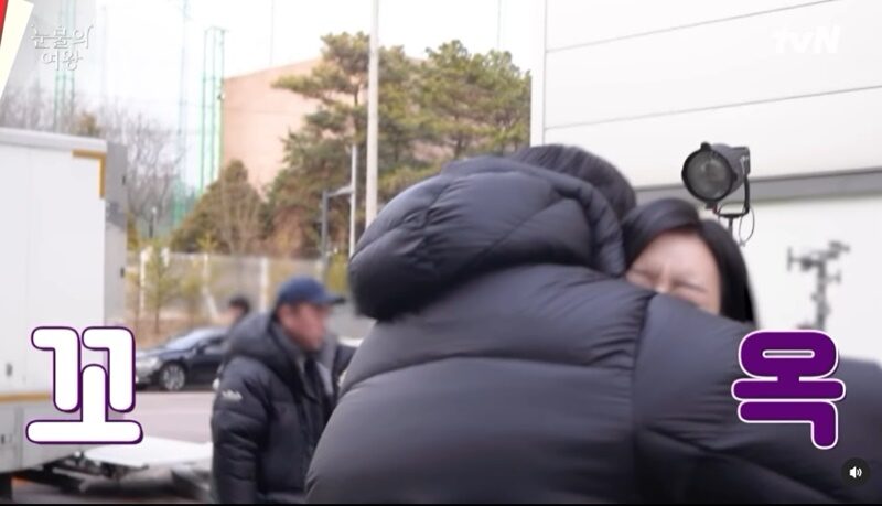 คิมซูฮยอน ถึงกับปักหมุดคอมเมนต์แม่ยาย เผยซีนนอกจอ กอดแน่น คิมจีวอน พระเอกน้ำตาไหล ลากองถ่าย
