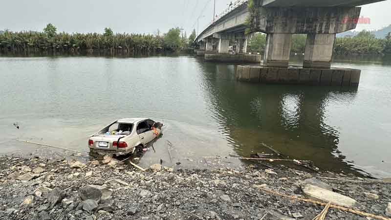 พ่อวัย28 ป่วยไบโพลาร์ ไลฟ์สดพาลูกสาว1ขวบ ขับรถเก๋งตกแม่น้ำตรัง สุดสลด